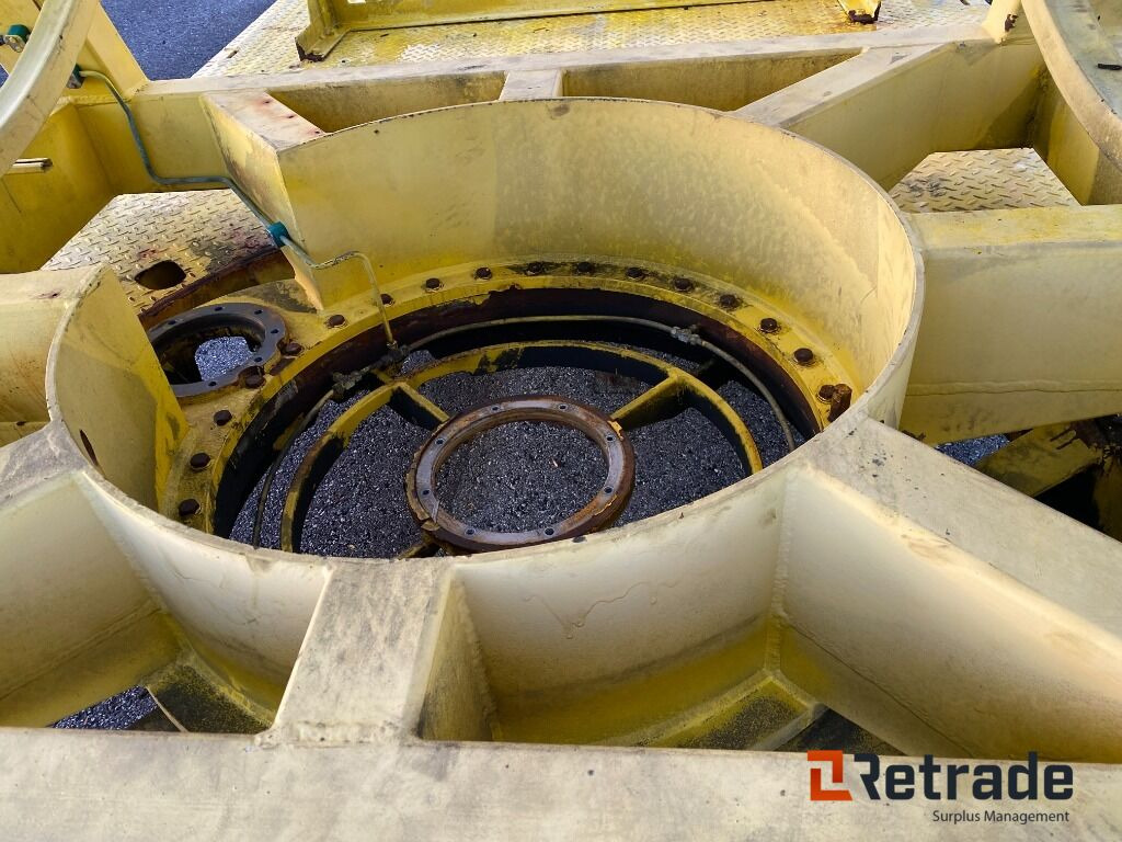 20 ‘’ plattform med lagertrommel og svingkrans - Construction equipment: picture 3 20 ‘’ plattform med lagertrommel og svingkrans - Construction equipment: picture 3