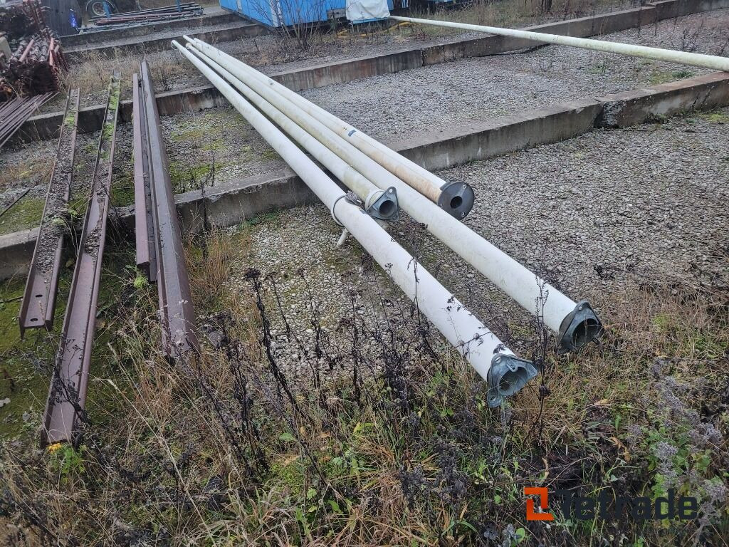 4 st flaggstänger med fundament - Tool/ Equipment: picture 2 4 st flaggstänger med fundament - Tool/ Equipment: picture 2