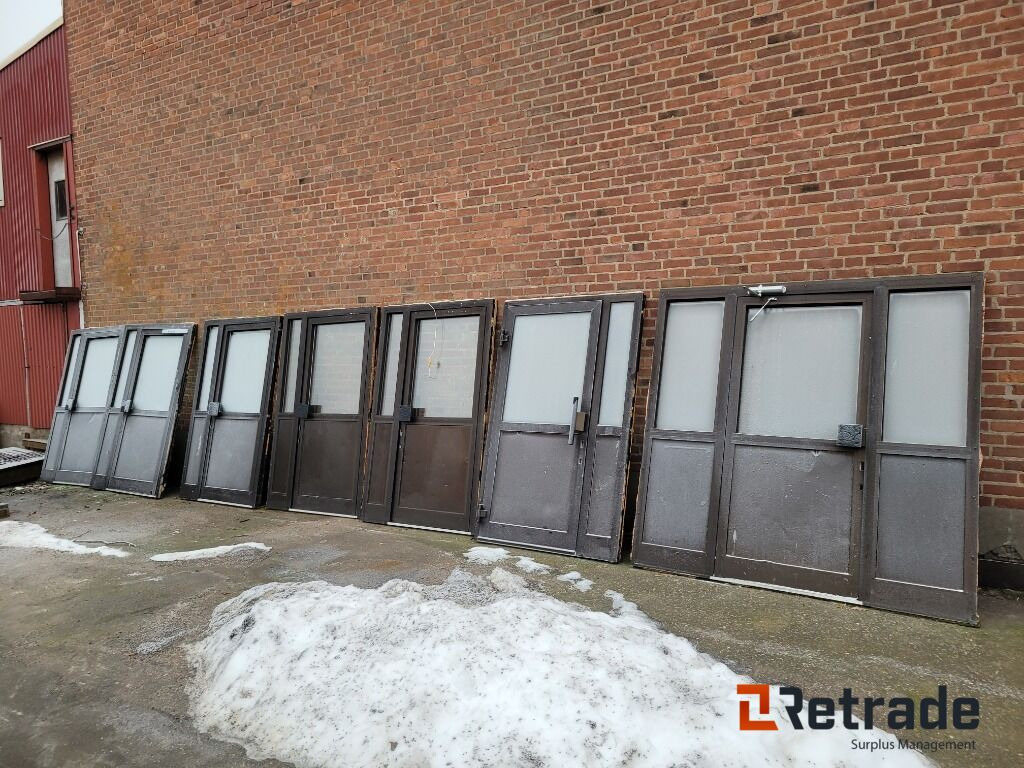 7 st dörrar i aluminum med fönsterparti - Tool/ Equipment: picture 1 7 st dörrar i aluminum med fönsterparti - Tool/ Equipment: picture 1