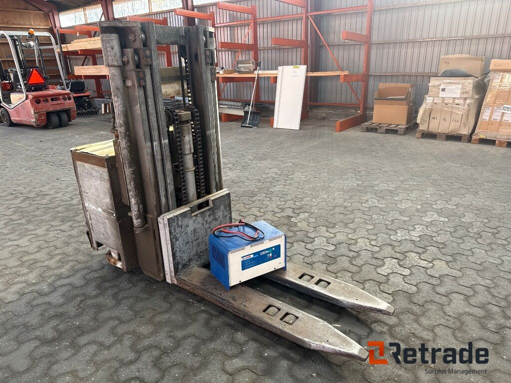 El-stabler Toyota SBE/S1500 - Stacker: picture 2 El-stabler Toyota SBE/S1500 - Stacker: picture 2