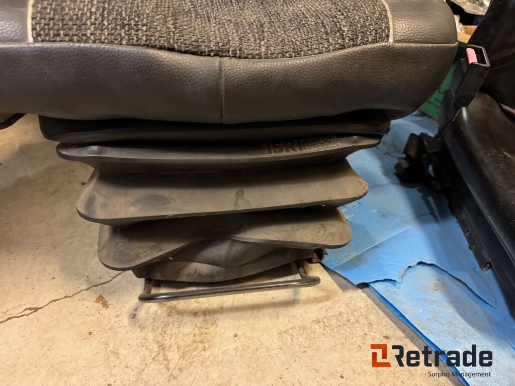 Förarstolar Grammer och Isri 3 stycken - Construction equipment: picture 3 Förarstolar Grammer och Isri 3 stycken - Construction equipment: picture 3