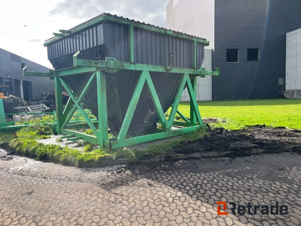 Forskelligt udstyr Asfalt silo Isoleret asfalt silo 60 Tons - Asphalt machine: picture 1 Forskelligt udstyr Asfalt silo Isoleret asfalt silo 60 Tons - Asphalt machine: picture 1