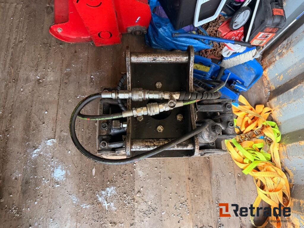 Hydraulisk klype Hymax Entreprenørgripen HHE12S30 m/ akk, - Construction equipment: picture 3 Hydraulisk klype Hymax Entreprenørgripen HHE12S30 m/ akk, - Construction equipment: picture 3