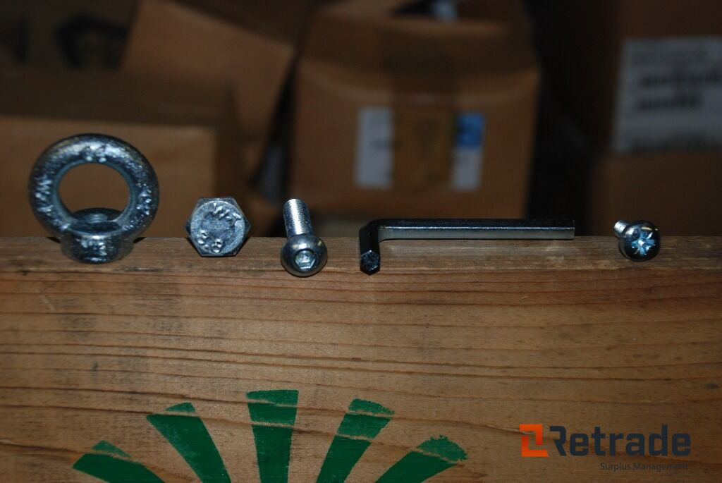 Parti med diverse skruv och bult - Tool/ Equipment: picture 2 Parti med diverse skruv och bult - Tool/ Equipment: picture 2