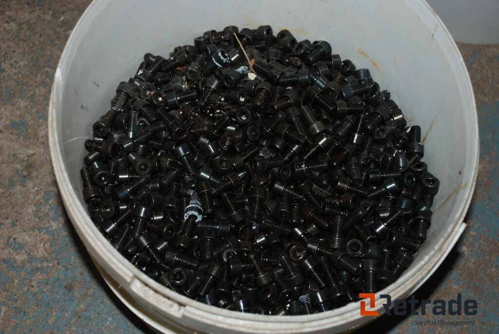 Parti med diverse skruv och bult - Tool/ Equipment: picture 4 Parti med diverse skruv och bult - Tool/ Equipment: picture 4