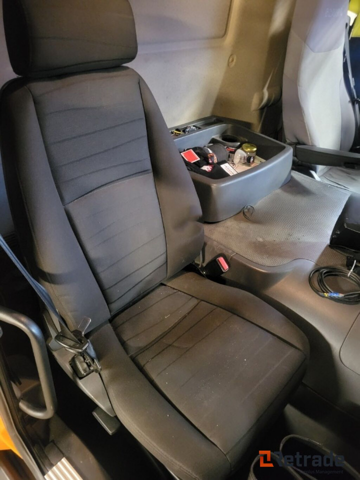 Tank truck Scania P360 Slamsuger med spyleutstyr – 2011: picture 11