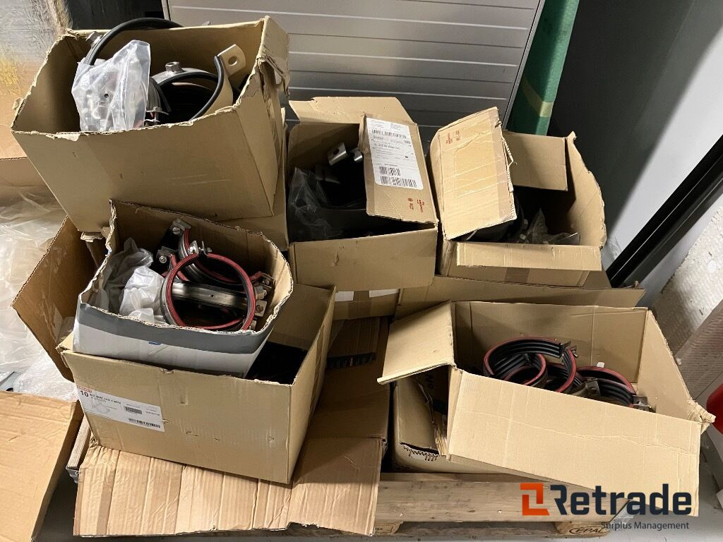 Större parti med Rörklammer i rostfritt och galvat , märke Hilti - Tool/ Equipment: picture 2 Större parti med Rörklammer i rostfritt och galvat , märke Hilti - Tool/ Equipment: picture 2