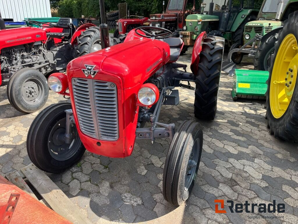 Traktor Massey Ferguson 35 - Farm tractor: picture 1 Traktor Massey Ferguson 35 - Farm tractor: picture 1