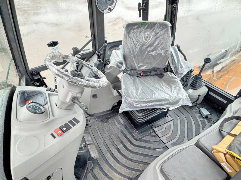 Backhoe loader Case 770EX 4WD - New / Unused / Hammer Lines: picture 6