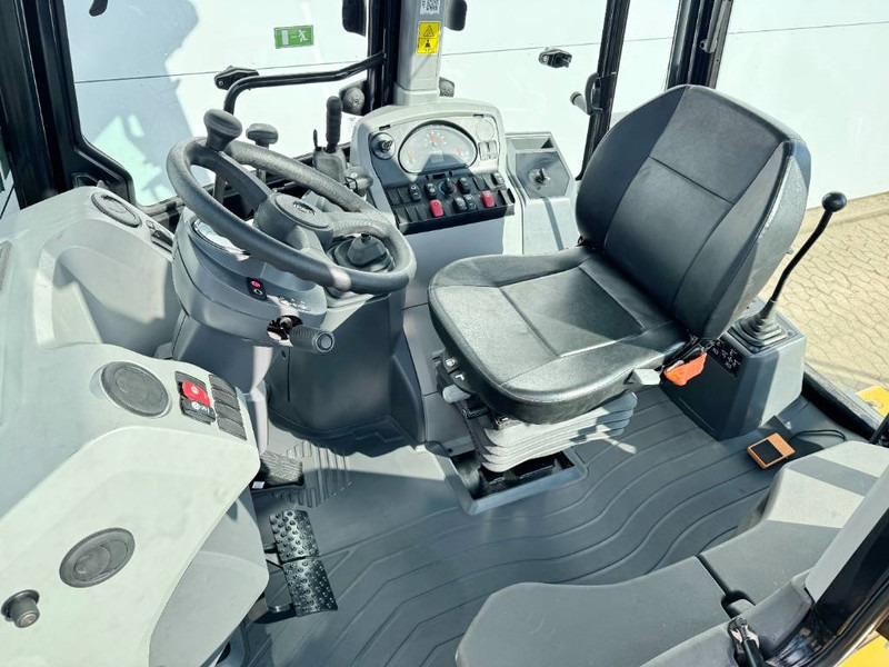 Cat 424 4WD - Hammer Lines / Airco / Side Shift - Backhoe loader: picture 5 Cat 424 4WD - Hammer Lines / Airco / Side Shift - Backhoe loader: picture 5