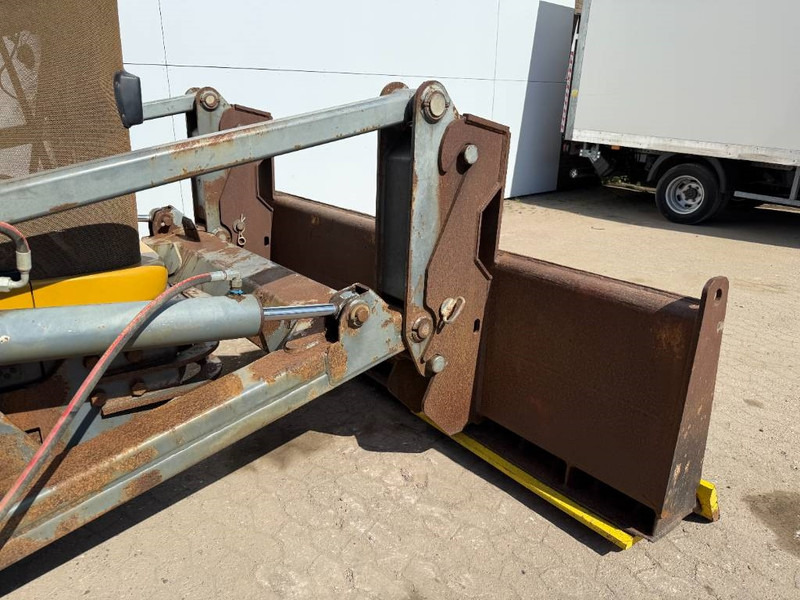 Tracked tractor Cat Challenger MT865B - German Machine / Front Blade: picture 16