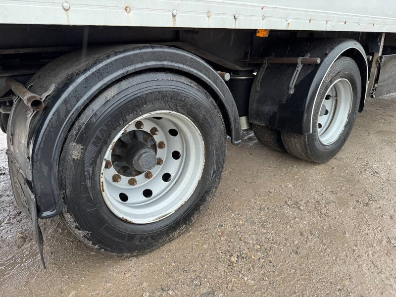 Closed box semi-trailer Fruehauf ONCRK 32-220 A - Taillift / Forced Steering: picture 8