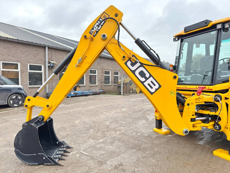 New Backhoe loader JCB 3DX / 3CX Plus 4WD - New / Unused / Hammer Lines: picture 16