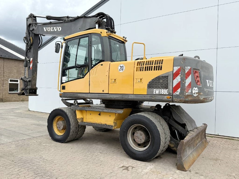 Volvo EW180C - Dutch Machine / Triple Boom - Wheel excavator: picture 3 Volvo EW180C - Dutch Machine / Triple Boom - Wheel excavator: picture 3