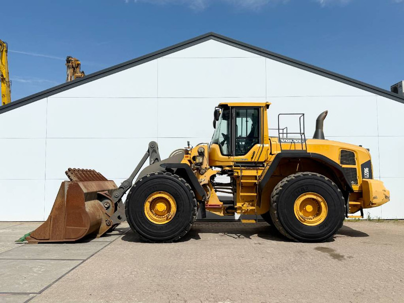Volvo L220G - German Machine / 3rd Function / Auto Lube - Wheel loader: picture 1 Volvo L220G - German Machine / 3rd Function / Auto Lube - Wheel loader: picture 1