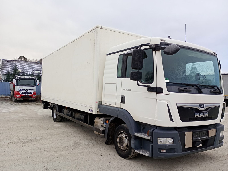 MAN TGL 12.250 Koffer 3-Sitzer Euro 6 4x2 AHK LBW - Box truck: picture 2 MAN TGL 12.250 Koffer 3-Sitzer Euro 6 4x2 AHK LBW - Box truck: picture 2