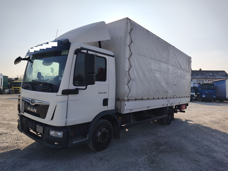MAN TGL 8.190 Pritsche / Plane 3-Sitzer Euro 6 4x2 LBW AHK (57) - Curtainsider truck: picture 1 MAN TGL 8.190 Pritsche / Plane 3-Sitzer Euro 6 4x2 LBW AHK (57) - Curtainsider truck: picture 1
