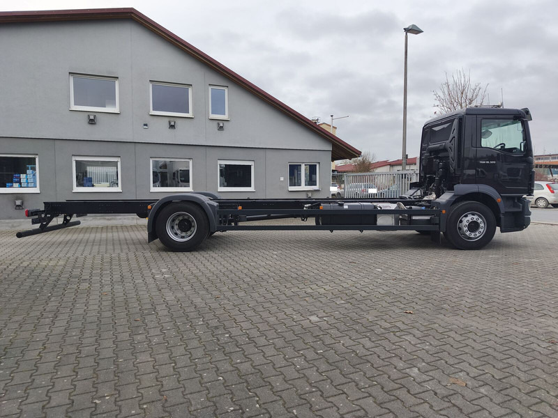 MAN TGM 18.320 4x2 BL CH Fahrgestell Euro 6 Rechtslenker NEU - Cab chassis truck: picture 4 MAN TGM 18.320 4x2 BL CH Fahrgestell Euro 6 Rechtslenker NEU - Cab chassis truck: picture 4