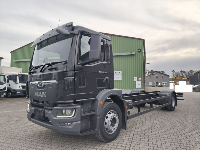 MAN TGM 18.320 4x2 BL CH Fahrgestell Euro 6 Rechtslenker NEU - Cab chassis truck: picture 1 MAN TGM 18.320 4x2 BL CH Fahrgestell Euro 6 Rechtslenker NEU - Cab chassis truck: picture 1