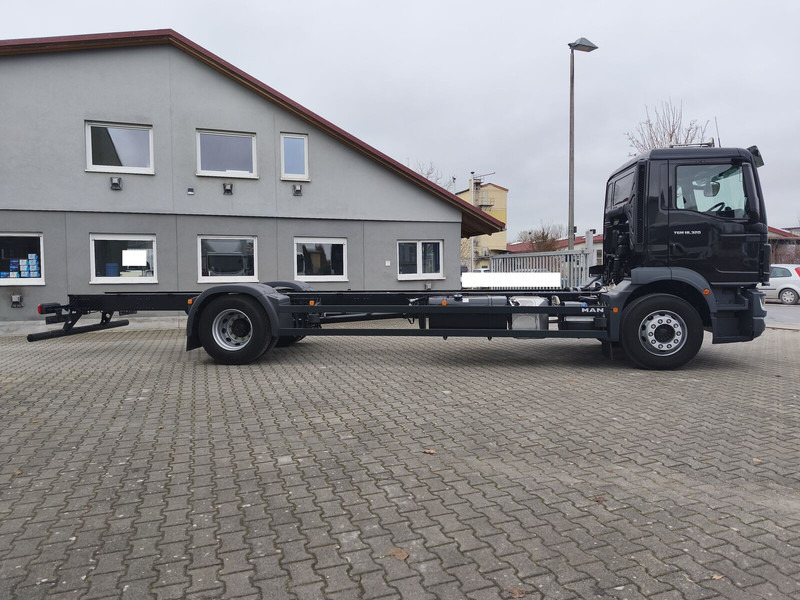 MAN TGM 18.320 4x2BL CH Fahrgestell Euro 6 Rechtslenker NEU - Cab chassis truck: picture 4 MAN TGM 18.320 4x2BL CH Fahrgestell Euro 6 Rechtslenker NEU - Cab chassis truck: picture 4