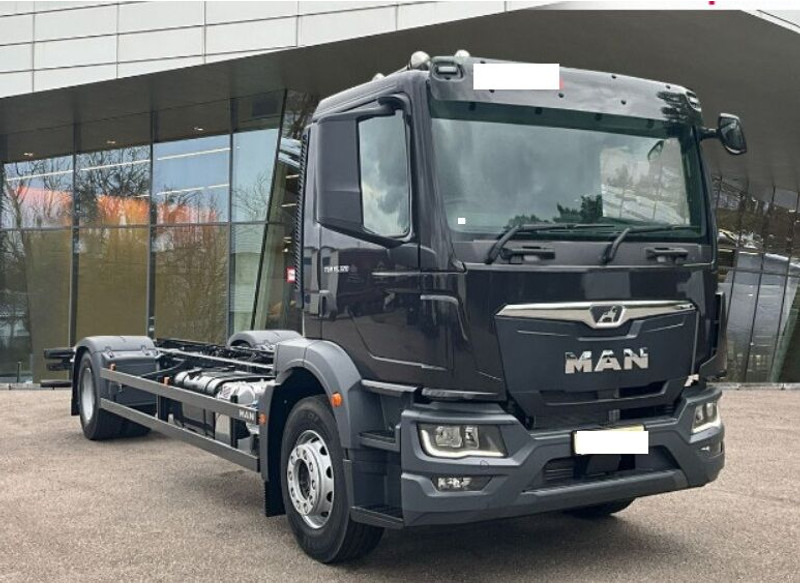MAN TGM 18.320 4x2BL CH Fahrgestell Euro 6 Rechtslenker NEU - Cab chassis truck: picture 2 MAN TGM 18.320 4x2BL CH Fahrgestell Euro 6 Rechtslenker NEU - Cab chassis truck: picture 2