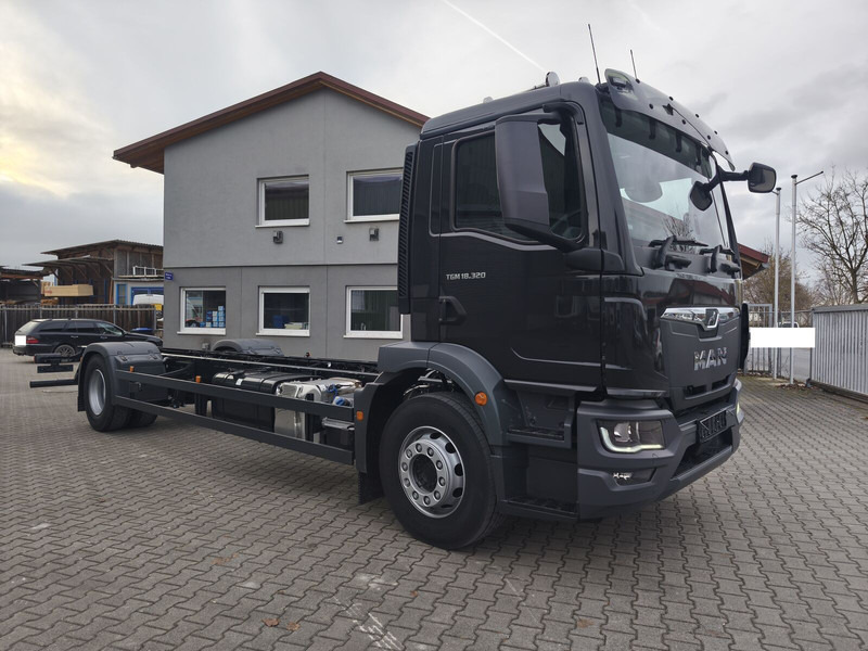 MAN TGM 18.320 TGM 18.320 4x2 BL CH Fahrgestell Euro 6 Rechtslenker - Cab chassis truck: picture 2 MAN TGM 18.320 TGM 18.320 4x2 BL CH Fahrgestell Euro 6 Rechtslenker - Cab chassis truck: picture 2