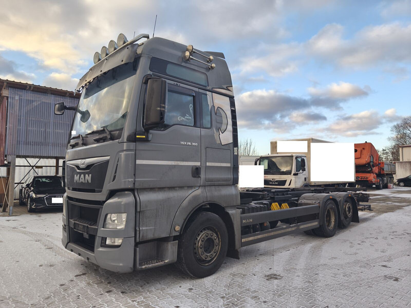 MAN TGX 26.360 BDF Euro 6 6x2 AHK unterfaltbare LBW Retarder (47) - Cab chassis truck: picture 2 MAN TGX 26.360 BDF Euro 6 6x2 AHK unterfaltbare LBW Retarder (47) - Cab chassis truck: picture 2