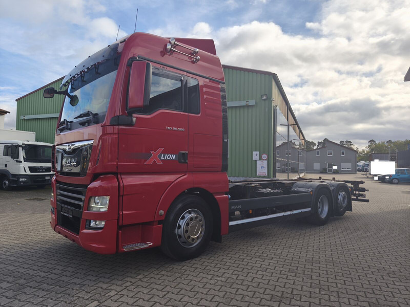 MAN TGX 26.500 BDF 6x2 Euro 6 Retarder Standard Lift+Lenk Euro 6 (29 - Cab chassis truck: picture 1 MAN TGX 26.500 BDF 6x2 Euro 6 Retarder Standard Lift+Lenk Euro 6 (29 - Cab chassis truck: picture 1
