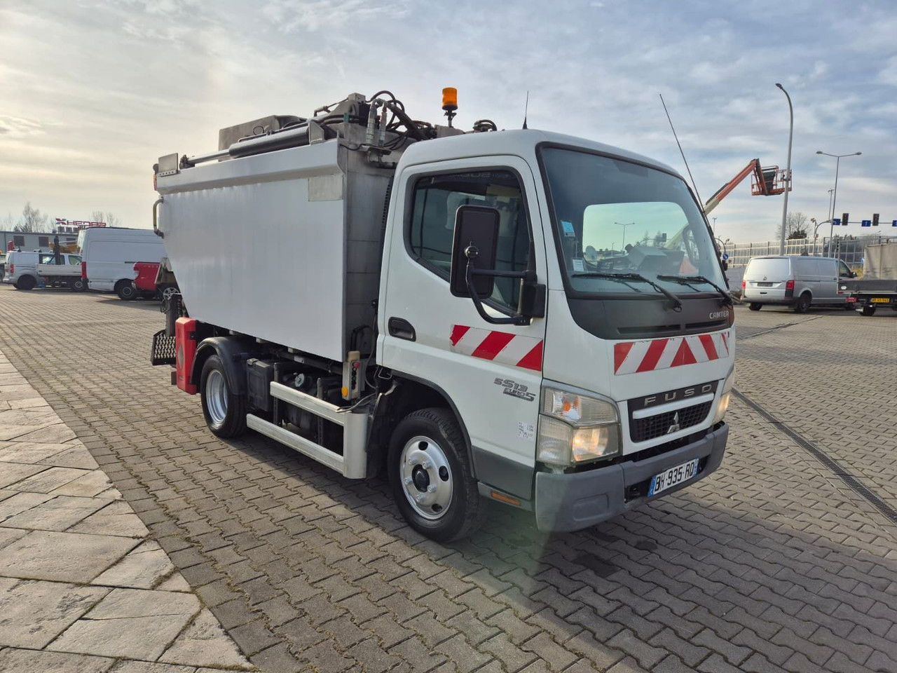 Mitsubishi Canter Fuso 5S13 / Euro 5 EEV / 1WŁ. - Garbage truck: picture 5 Mitsubishi Canter Fuso 5S13 / Euro 5 EEV / 1WŁ. - Garbage truck: picture 5