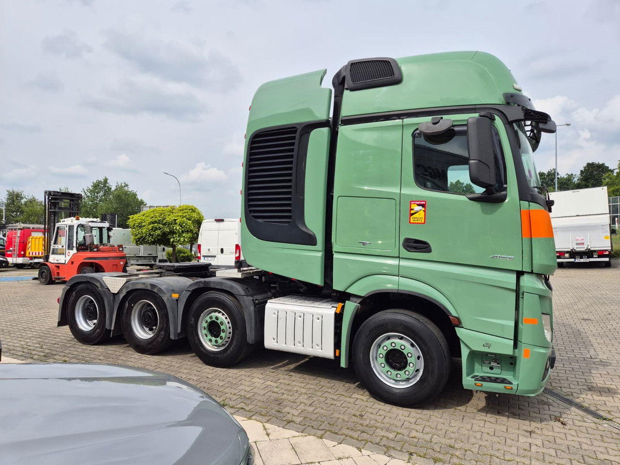 Tractor unit Mercedes-Benz Actros 4163 8X4 / 1 Owner / LOW KM / Super Condition: picture 6 Tractor unit Mercedes-Benz Actros 4163 8X4 / 1 Owner / LOW KM / Super Condition: picture 6