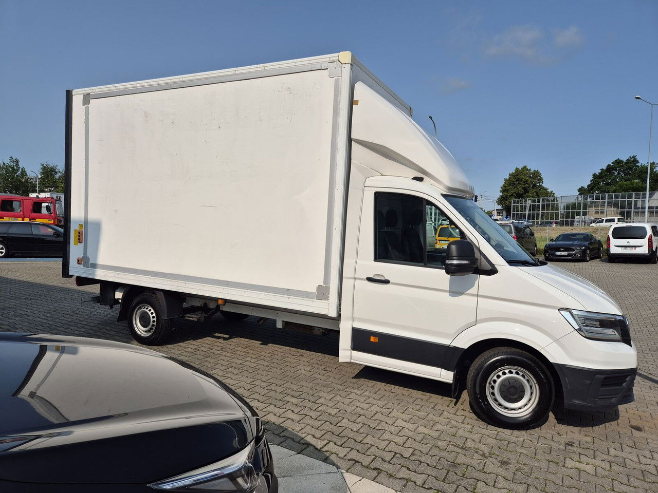 Volkswagen Crafter 2.0 TDI 177HP / High Container / Lift 750KG / Super Cond - Box van: picture 2 Volkswagen Crafter 2.0 TDI 177HP / High Container / Lift 750KG / Super Cond - Box van: picture 2