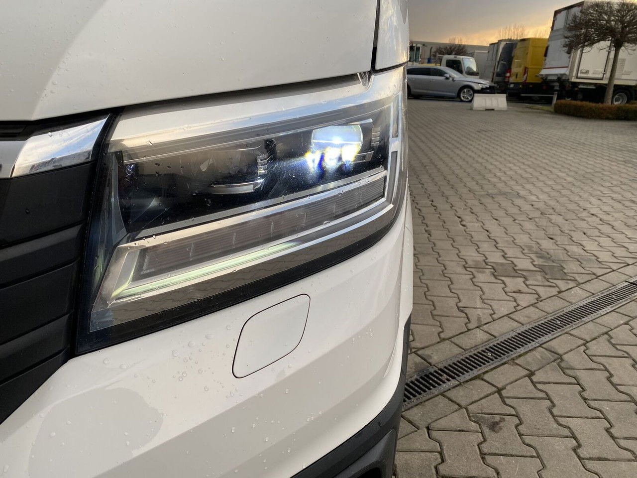 Box van Volkswagen Crafter 2.0 TDI 177HP / High Container / Lift 750KG / Super Cond: picture 30