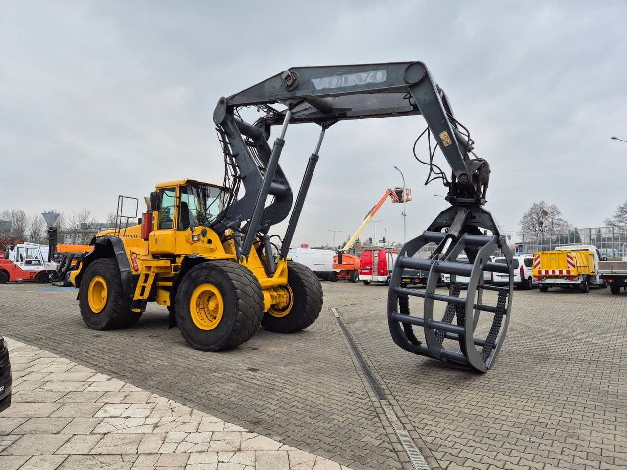 Volvo L180 E / 4WD / 1 Owner / Wood LOG - Wheel loader: picture 2 Volvo L180 E / 4WD / 1 Owner / Wood LOG - Wheel loader: picture 2