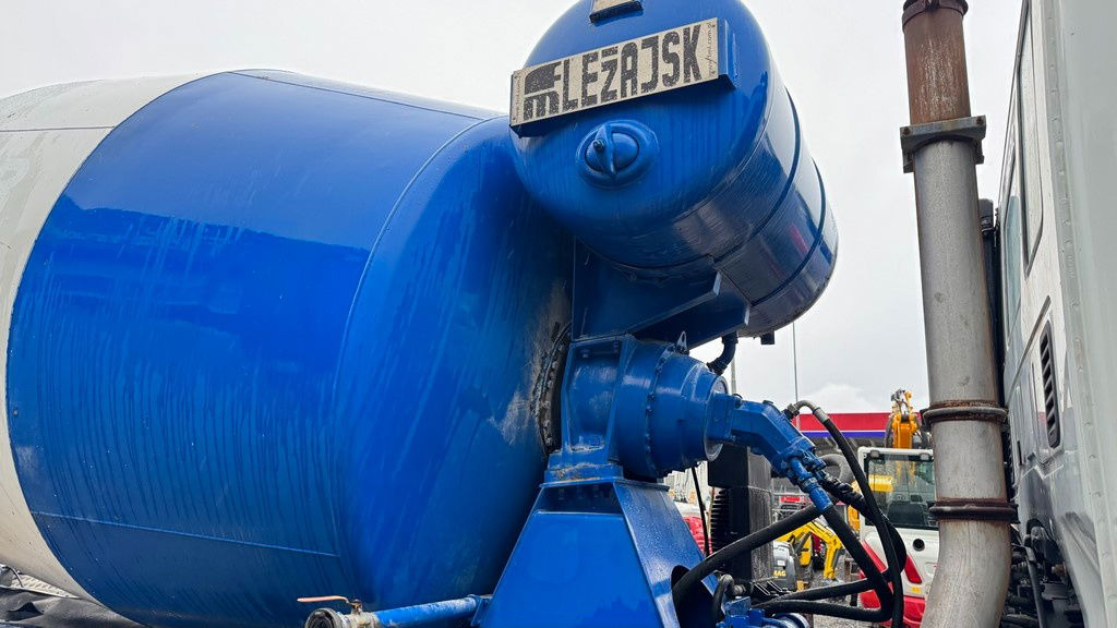 Iveco Trakker AD340TB45 8x4 mixer 9m3 - Concrete mixer truck: picture 5 Iveco Trakker AD340TB45 8x4 mixer 9m3 - Concrete mixer truck: picture 5