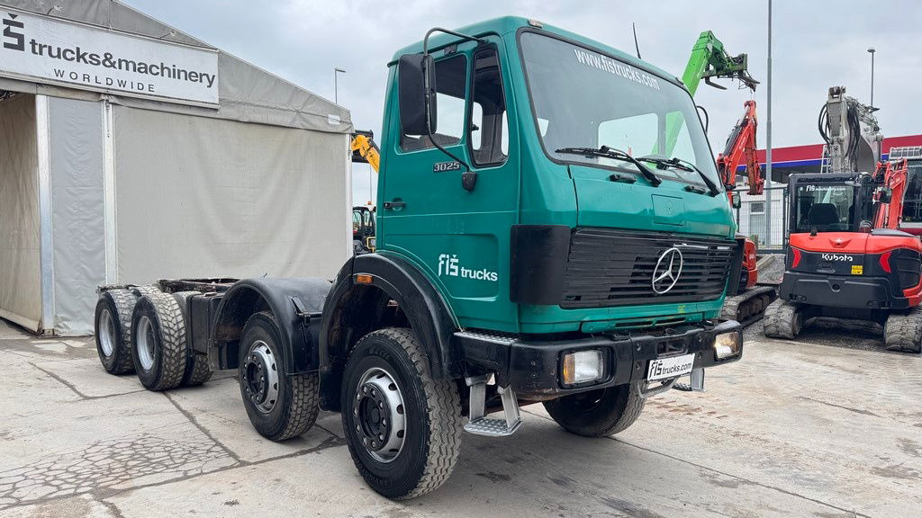 Mercedes-Benz 3025 8x4 chassis - complete spring - Cab chassis truck: picture 3 Mercedes-Benz 3025 8x4 chassis - complete spring - Cab chassis truck: picture 3