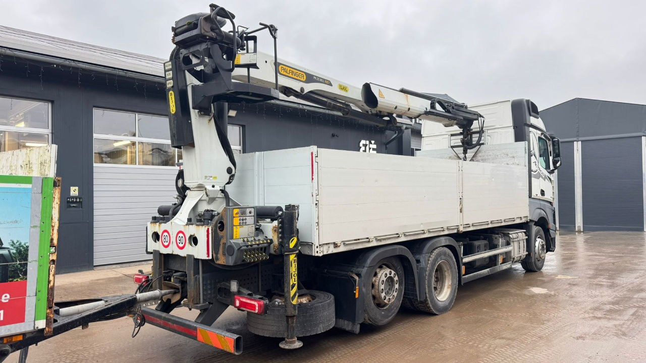 Mercedes-Benz Actros 2542 6X2 stake body - Crane PK 22.001L - lifting axle - Dropside/ Flatbed truck, Crane truck: picture 4 Mercedes-Benz Actros 2542 6X2 stake body - Crane PK 22.001L - lifting axle - Dropside/ Flatbed truck, Crane truck: picture 4