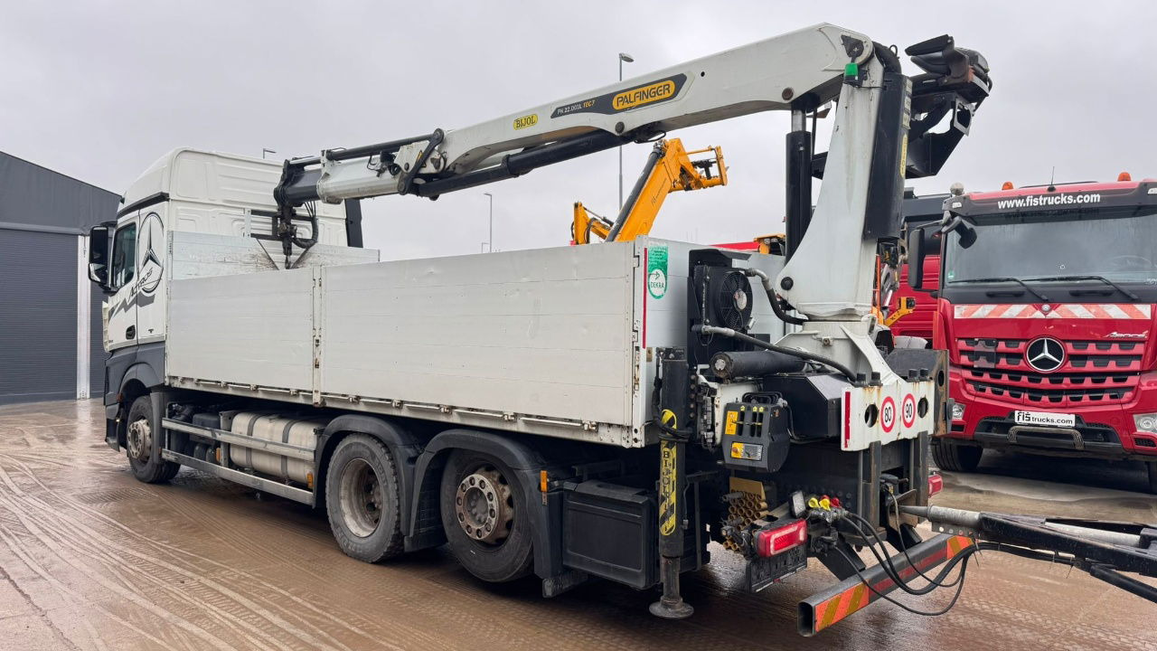 Mercedes-Benz Actros 2542 6X2 stake body - Crane PK 22.001L - lifting axle - Dropside/ Flatbed truck, Crane truck: picture 5 Mercedes-Benz Actros 2542 6X2 stake body - Crane PK 22.001L - lifting axle - Dropside/ Flatbed truck, Crane truck: picture 5