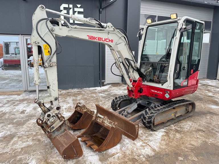 Takeuchi TB230 - Powertilt - 3X Buckets - 2017 Year - Mini excavator: picture 1 Takeuchi TB230 - Powertilt - 3X Buckets - 2017 Year - Mini excavator: picture 1
