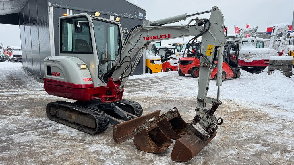 Takeuchi TB230 - Powertilt - 3X Buckets - 2017 Year - Mini excavator: picture 2 Takeuchi TB230 - Powertilt - 3X Buckets - 2017 Year - Mini excavator: picture 2