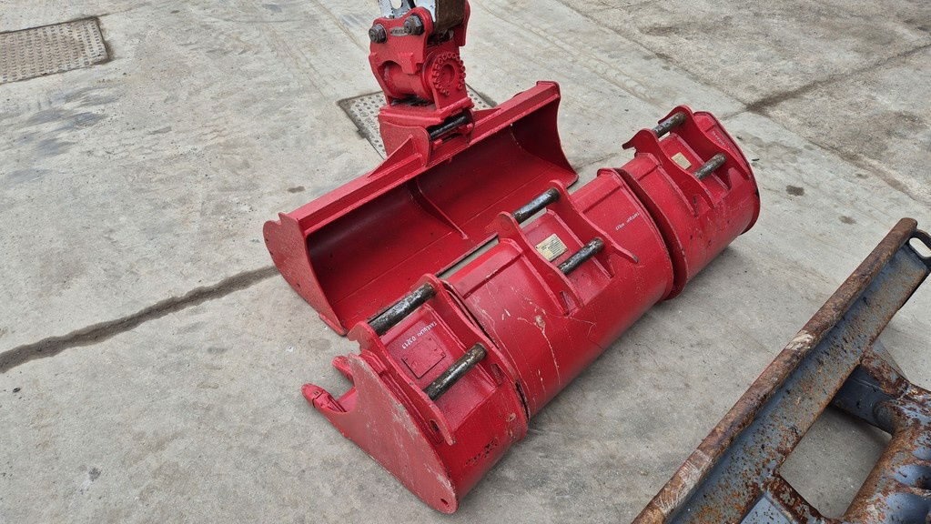 Takeuchi TB230 - Powertilt - 4X Buckets - 2017 Year - Mini excavator: picture 4 Takeuchi TB230 - Powertilt - 4X Buckets - 2017 Year - Mini excavator: picture 4