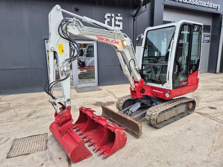 Takeuchi TB230 - Powertilt - 4X Buckets - 2017 Year - Mini excavator: picture 1 Takeuchi TB230 - Powertilt - 4X Buckets - 2017 Year - Mini excavator: picture 1