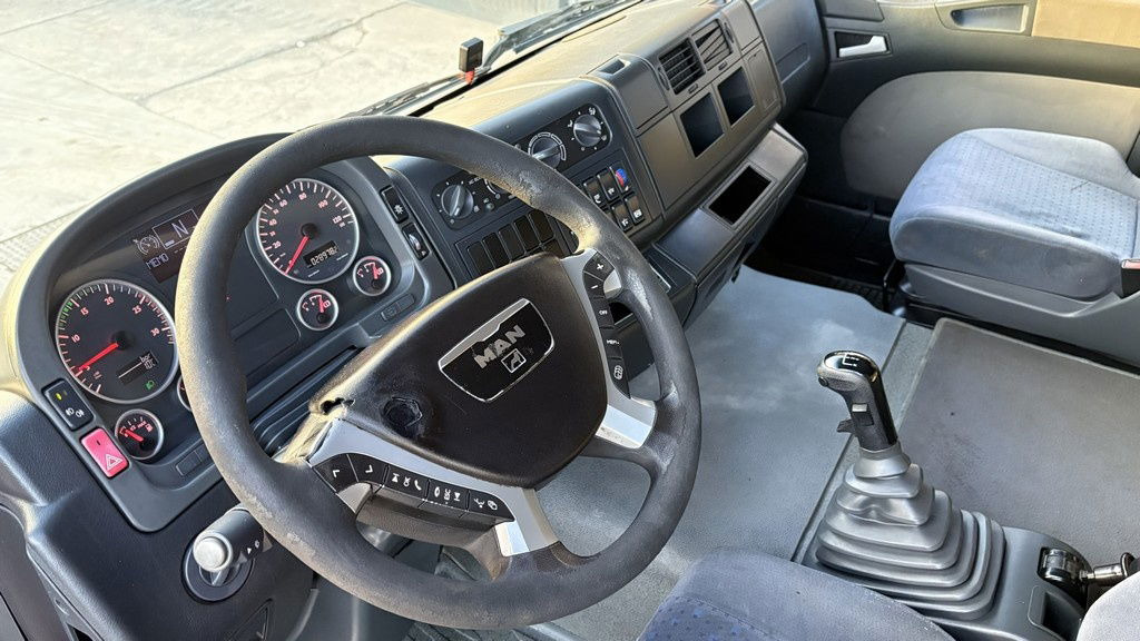 Tractor unit MAN TGA 18.430 4x2 tractor unit - new tyres: picture 16