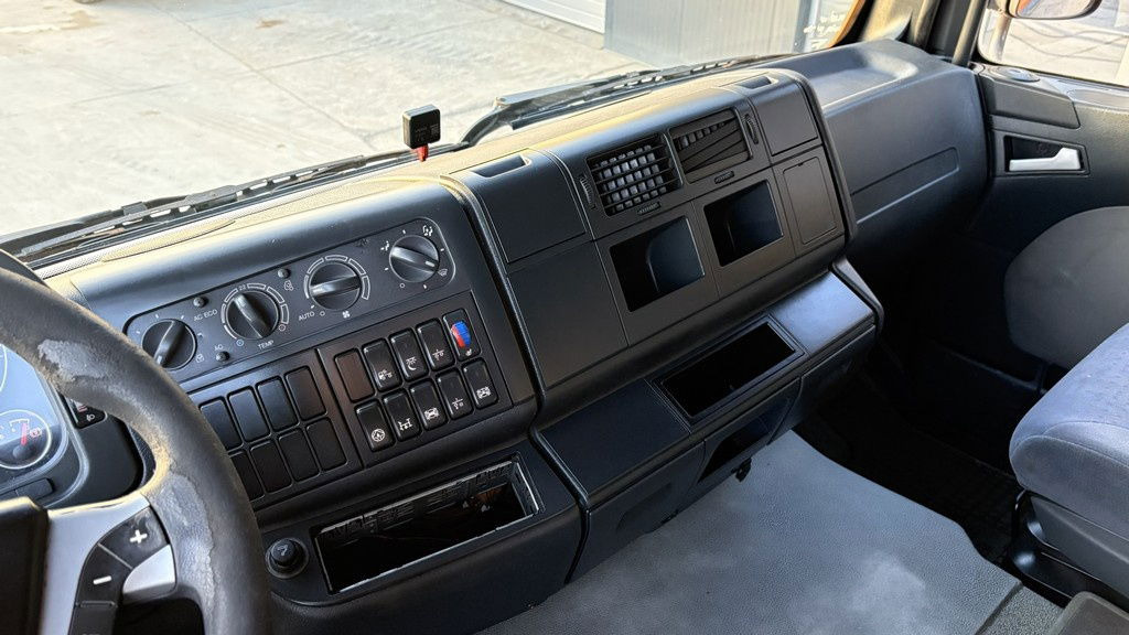 Tractor unit MAN TGA 18.430 4x2 tractor unit - new tyres: picture 18