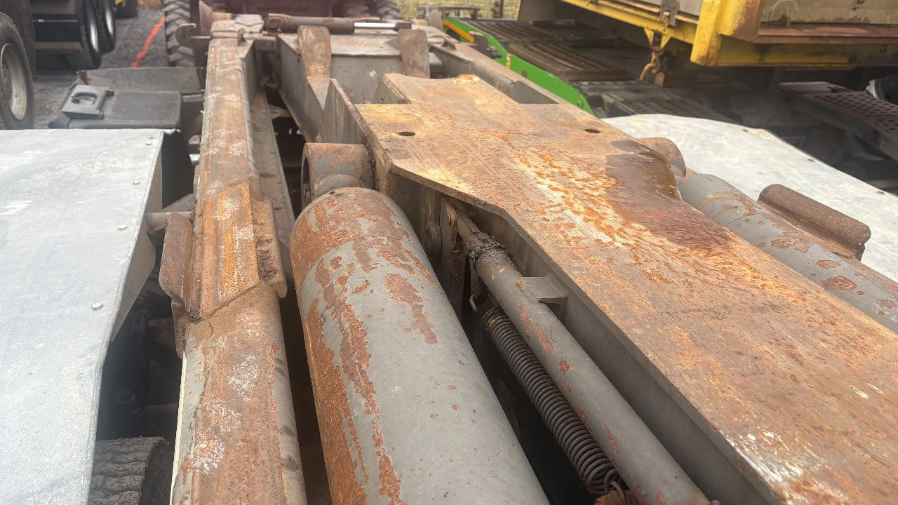 Volvo FH 12 460ER abroll with crane - crane LIV - scissors - perfect - Container transporter/ Swap body truck: picture 3 Volvo FH 12 460ER abroll with crane - crane LIV - scissors - perfect - Container transporter/ Swap body truck: picture 3