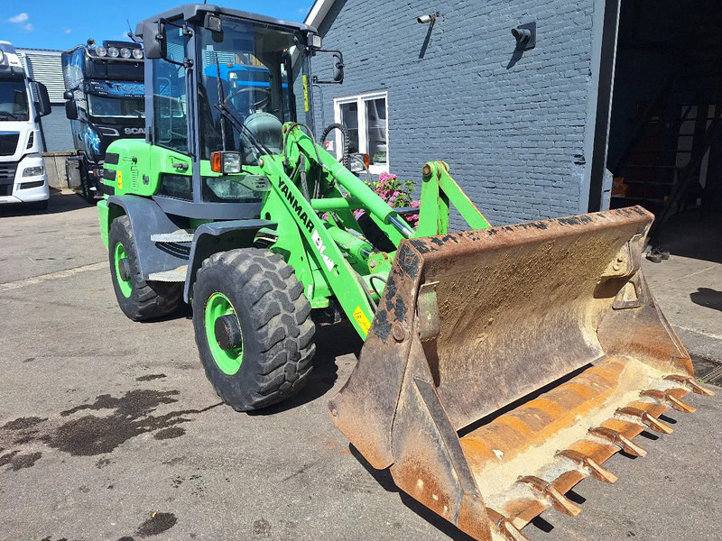 Yanmar V80 - Compact track loader: picture 1 Yanmar V80 - Compact track loader: picture 1