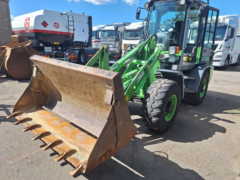 Yanmar V80 - Compact track loader: picture 2 Yanmar V80 - Compact track loader: picture 2