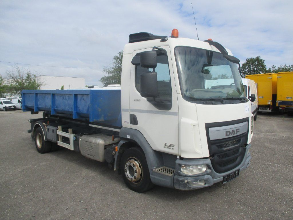 Hook lift truck DAF LF 12.250: picture 6