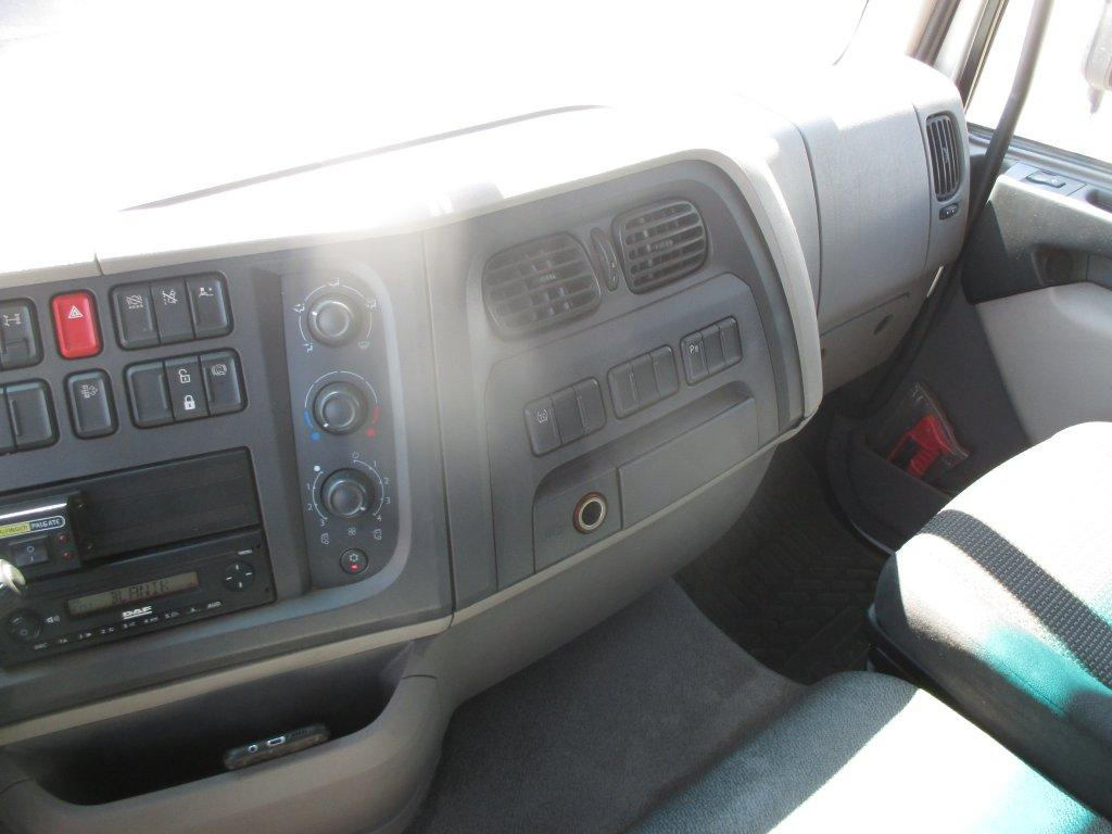 Curtainsider truck DAF LF 260: picture 15 Curtainsider truck DAF LF 260: picture 15