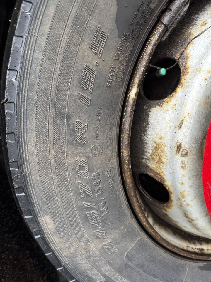 Curtainsider truck Renault Midlum 280.12 EURO 4: picture 11