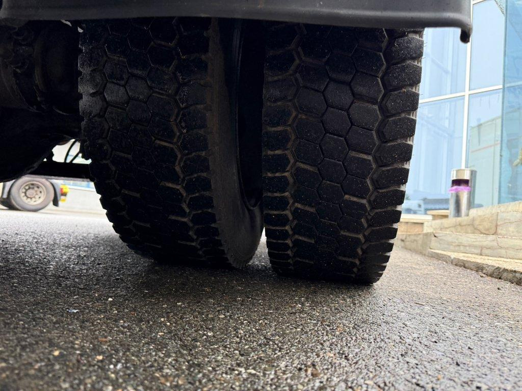 Curtainsider truck Renault Midlum 280.12 EURO 4: picture 9